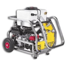 Waterpomp met benzinemoter voor testen van drukhoudvermogen op waternetwerken 40 bar 60L/min